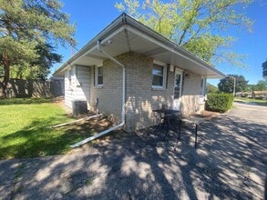8535 W Brentwood Ave in Milwaukee, WI - Building Photo - Building Photo
