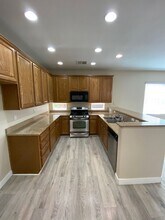 8145 Satin Carnation Ln in Las Vegas, NV - Building Photo - Building Photo