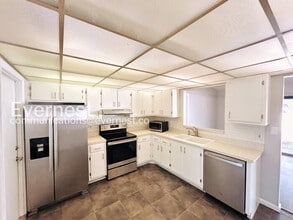 7516 S Sanibel Cir in Temple Terrace, FL - Building Photo - Building Photo