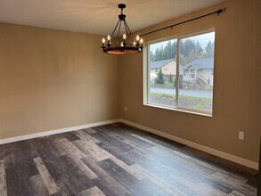 115 E Cedarcrest St in Napavine, WA - Building Photo - Building Photo