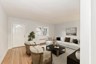 Eagle Rock Apartments at Huntington Station in Huntington Station, NY - Foto de edificio - Building Photo