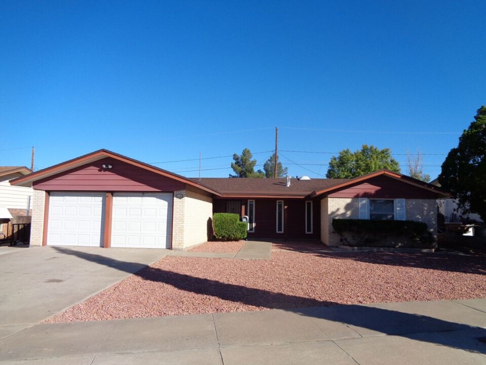 7116 Alto Rey Ave in El Paso, TX - Building Photo