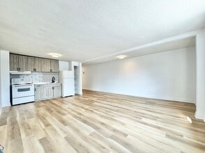 92 Nickel St in Port Colborne, ON - Building Photo - Building Photo