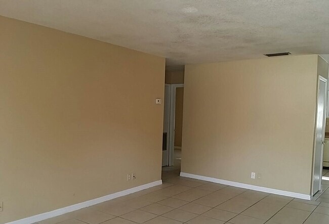 2005 N Kelley Ave in Kissimmee, FL - Building Photo - Building Photo