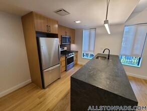 83 Gardner St, Unit 209 in Boston, MA - Building Photo - Building Photo