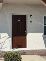9201 Tudor Dr in Tampa, FL - Building Photo