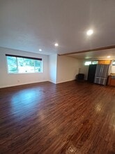 55881 SW Cherry Grove Dr in Gaston, OR - Foto de edificio - Building Photo