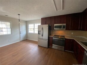 1721 Merry Oaks Dr in Fayetteville, NC - Foto de edificio - Building Photo