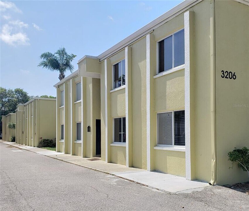 3206 W Azeele St in Tampa, FL - Building Photo