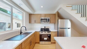 6445 Satsuma Ave in Los Angeles, CA - Building Photo