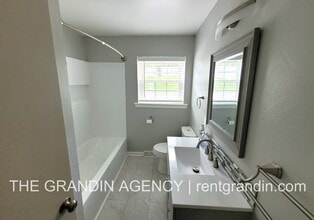 3728 Red Fox Dr NW in Roanoke, VA - Building Photo - Building Photo