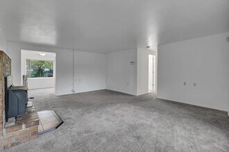 23912 59th Pl W in Mountlake Terrace, WA - Building Photo - Building Photo