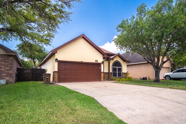 3316 Zoe Ave in Edinburg, TX - Foto de edificio - Building Photo