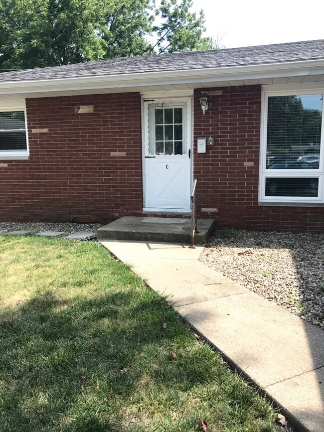 208 Diane Dr, Unit C in Chatham, IL - Foto de edificio - Building Photo