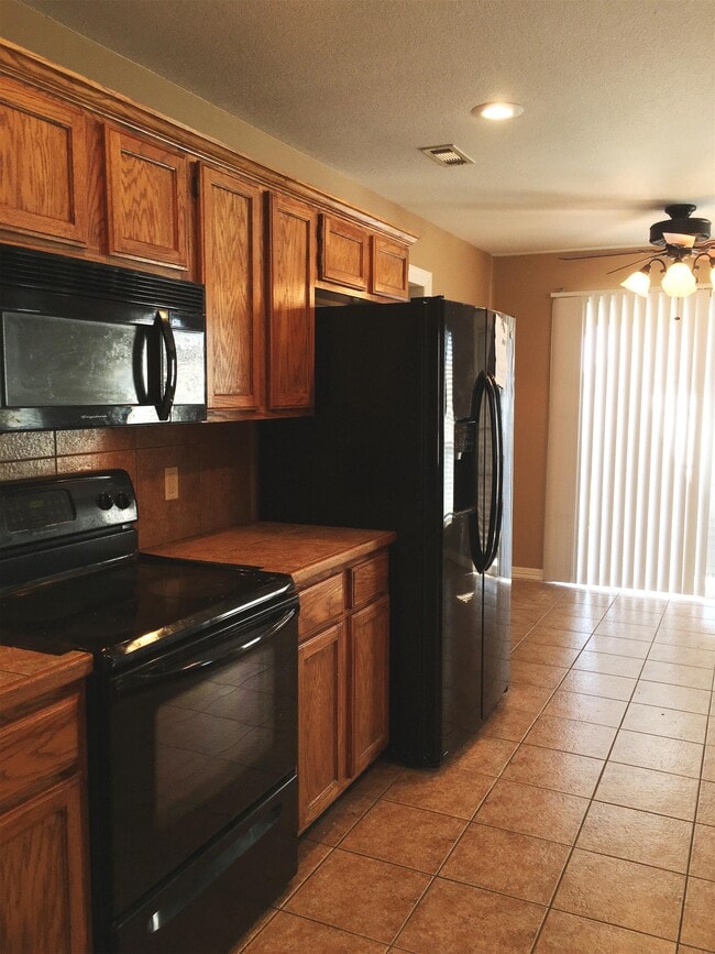 6670 Cutter Ct in Springdale, AR - Foto de edificio - Building Photo