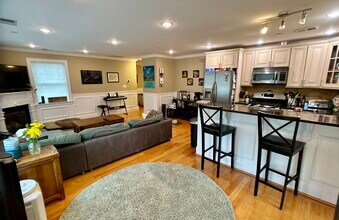 24 Custer St, Unit 3 in Boston, MA - Building Photo - Building Photo