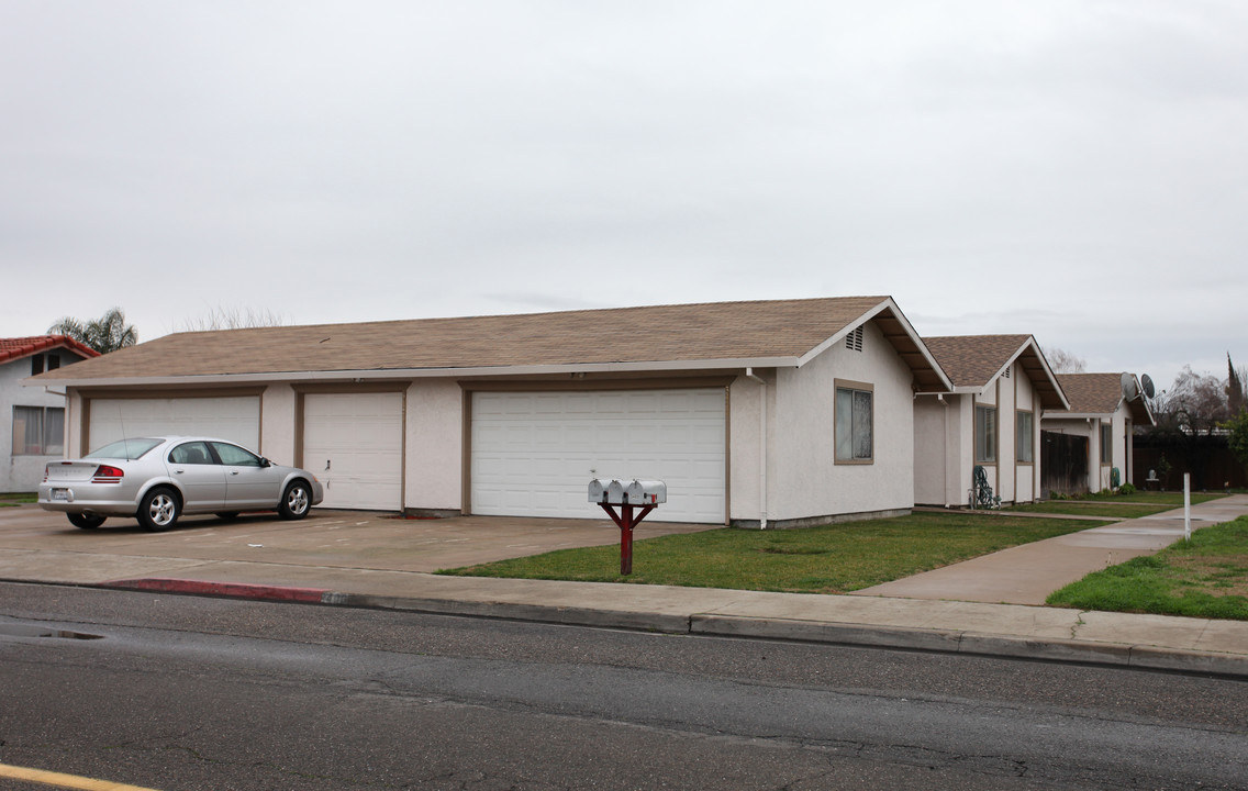 3400 Fosberg Rd in Turlock, CA - Foto de edificio