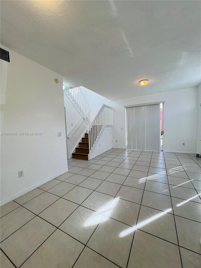 6202 NW 116 Pl in Doral, FL - Building Photo - Building Photo