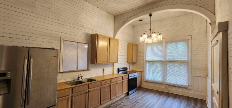 605 N 4th St in Orange, TX - Building Photo