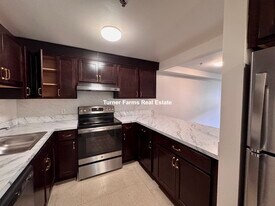 2 Smith St, Unit B in Boston, MA - Building Photo