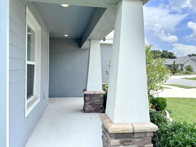 855 Orleans Dr in Eagle Lake, FL - Foto de edificio - Building Photo