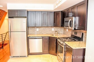 907 S 13th St in Philadelphia, PA - Building Photo - Building Photo