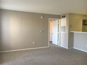 2210 Grand Cayman Ct in Kissimmee, FL - Building Photo - Building Photo