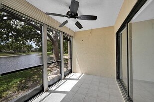 2297 SW 15th St, Unit 125 in Deerfield Beach, FL - Building Photo