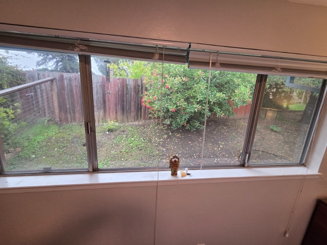 4000 Cowell Rd in Concord, CA - Foto de edificio - Building Photo