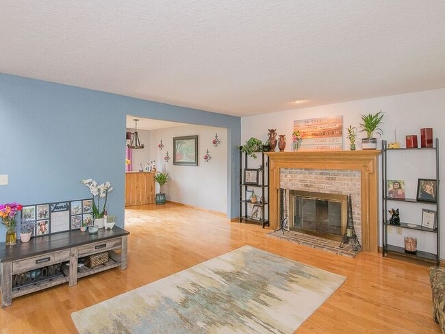 1810 NE Estate Dr in Hillsboro, OR - Building Photo - Building Photo