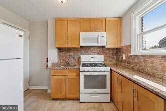 2111 Delmar Dr in Folcroft, PA - Building Photo - Building Photo