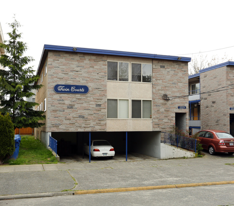 Twin Courts Apartments in Seattle, WA - Foto de edificio