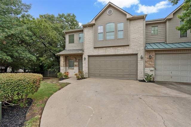 4216 Towne Lake Ct in Irving, TX - Foto de edificio