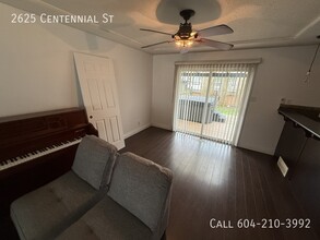2625 Centennial St in Abbotsford, BC - Building Photo - Building Photo