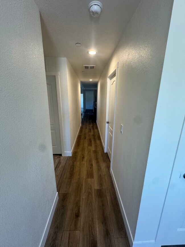 9175 Alamo Ave in Lucerne Valley, CA - Building Photo - Building Photo