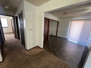 379 E Marion Ct in Wichita, KS - Building Photo - Building Photo