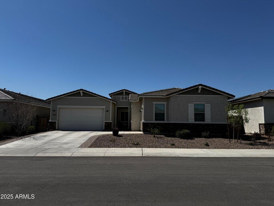 5140 N 185th Ave in Litchfield Park, AZ - Building Photo