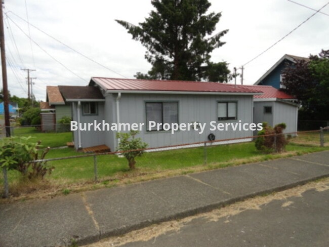 1317 Cherry St in Aberdeen, WA - Building Photo - Building Photo