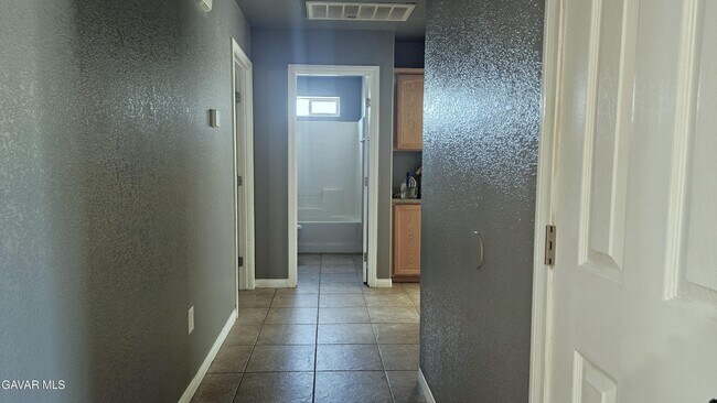 10648 Peach Ave in California City, CA - Building Photo - Building Photo