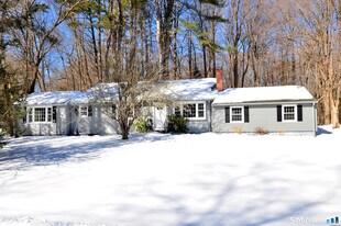 25 Red Stone Dr in Simsbury, CT - Building Photo