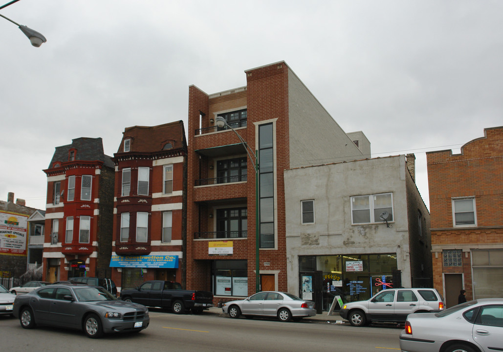 1918 W Cermak Rd in Chicago, IL - Building Photo