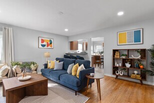 21629 Waldron St in Farmington Hills, MI - Building Photo