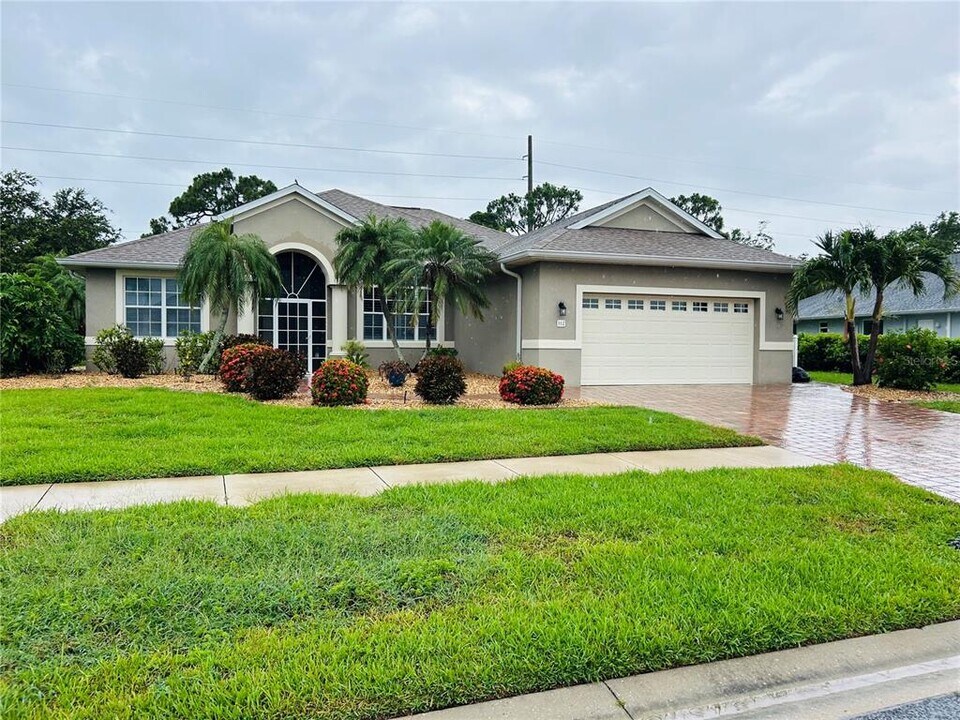 112 Abercrombie Ave in Englewood, FL - Building Photo