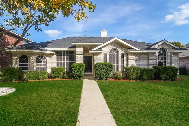 property at 1528 Warwick Dr