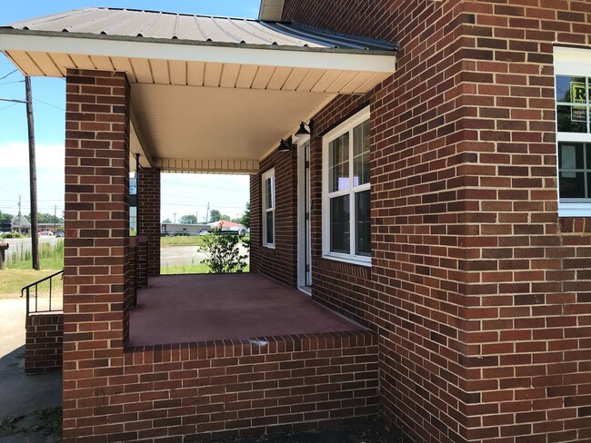 904 Snow St in Oxford, AL - Building Photo - Building Photo