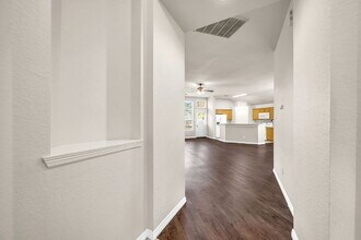 256 Indian Falls S in Montgomery, TX - Foto de edificio - Building Photo