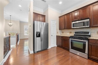 2042 Cobblestone Cir NE in Atlanta, GA - Building Photo - Building Photo