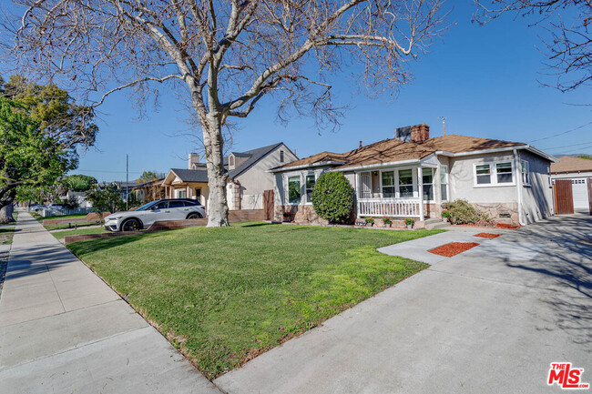 property at 306 N Lomita St