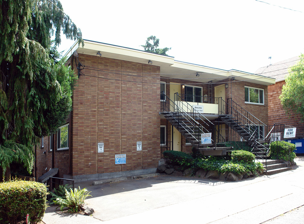 Kingston Apartments in Seattle, WA - Building Photo