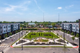 Somerset Square in Franklin Township, NJ - Building Photo - Building Photo